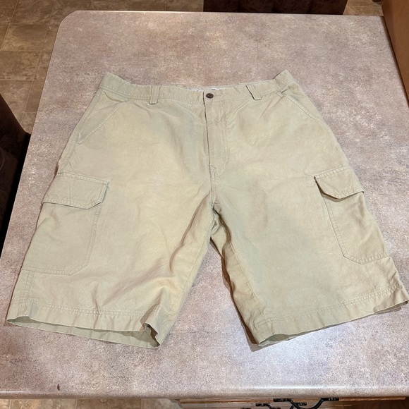 Tommy Bahama Other - Men’s Tommy Bahama shorts, size 36